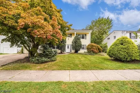 144 Clover Hill Dr, Mount Olive, NJ 07836