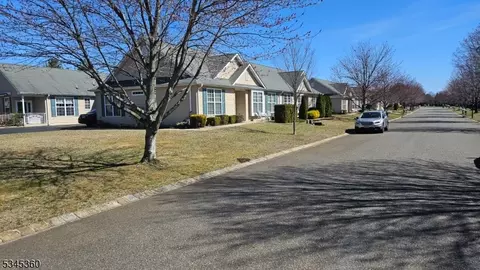 38 Winkle Ct, Manchester Township, NJ 08759