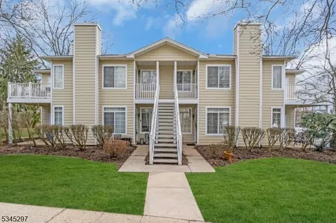 18 Wentworth Rd, Bedminster, NJ 07921