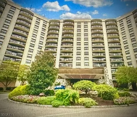 2 Claridge Dr #2JE, Verona, NJ 07044