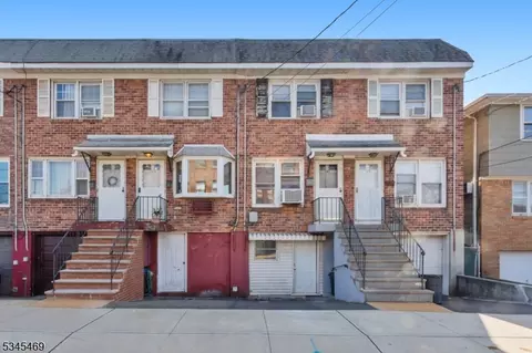 131 Warren St, Harrison, NJ 07029