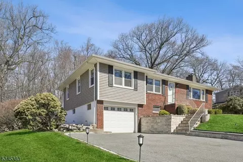 53 Grandview Dr, North Haledon, NJ 07508