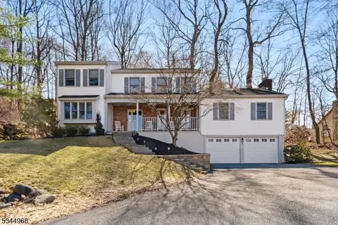 28 Sandpiper Dr, Hackettstown, NJ 07840