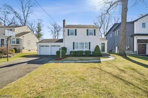 34 Winchester Rd, Livingston, NJ 07039