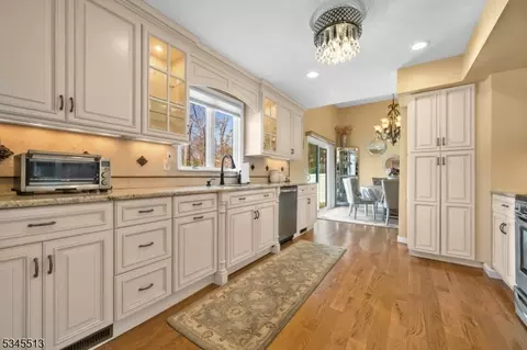 40 Monterey Dr, Wayne, NJ 07470 photo 9