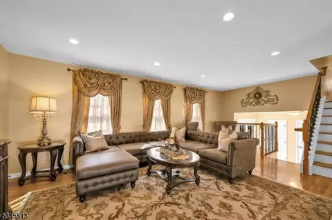 40 Monterey Dr, Wayne, NJ 07470 photo 3