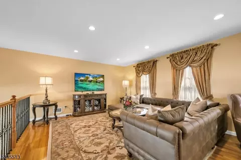 40 Monterey Dr, Wayne, NJ 07470 photo 4