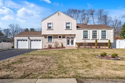 40 Monterey Dr, Wayne, NJ 07470