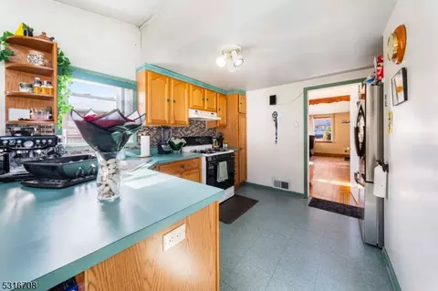 813 Monroe Ave, Plainfield, NJ 07063 photo 7