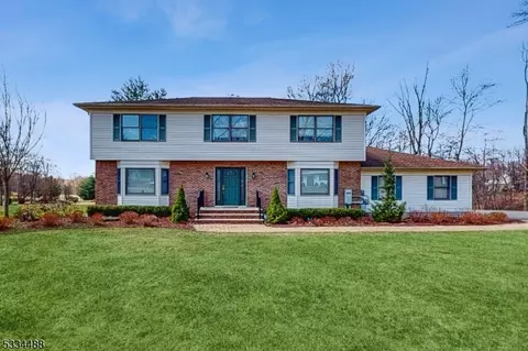 15 Aldebaran Dr, Randolph, NJ 07869