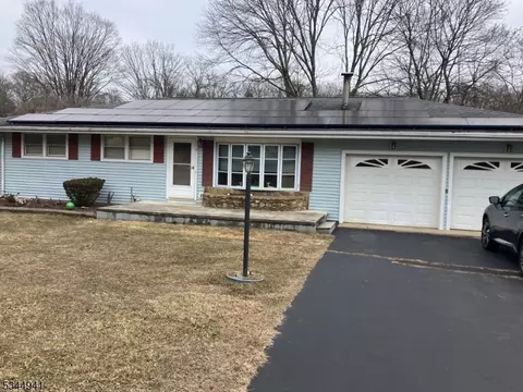 6 Eisenhower Ln, Califon, NJ 07830