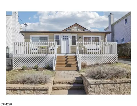 28 Willow St, Mount Arlington, NJ 07856