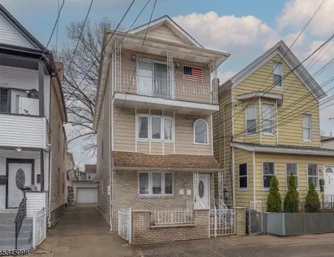 152 Court St, Elizabeth City, NJ 07206