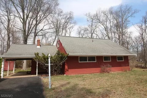 106 Woodland Rd, Piscataway, NJ 08854