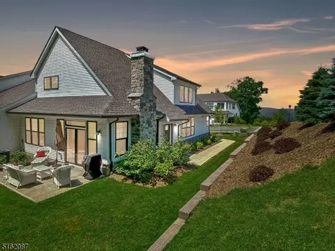 44 Primrose Ln, Hackettstown, NJ 07840