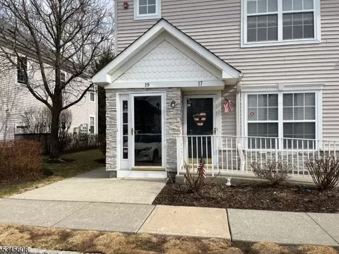 17 Artho Ln, Roseland, NJ 07068