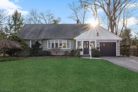 29 Godwin Dr, Wyckoff, NJ 07481
