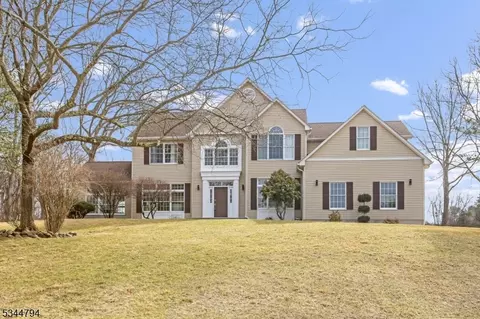 23 Yorkshire Dr, Hackettstown, NJ 07840
