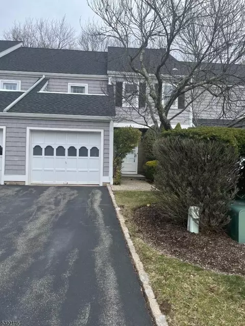 6 Hampshire Dr, Mendham, NJ 07945