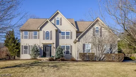 25 Valley Wood Dr, Somerset, NJ 08873