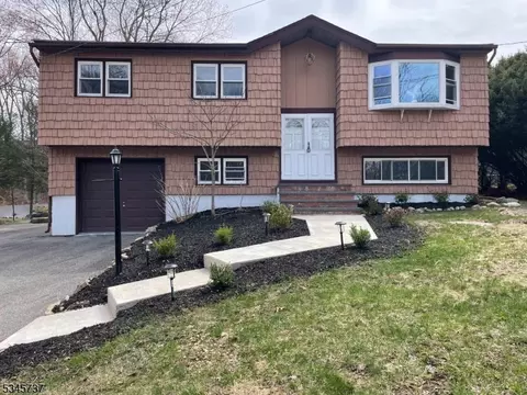 46 Cozy Lake Rd, Jefferson, NJ 07438