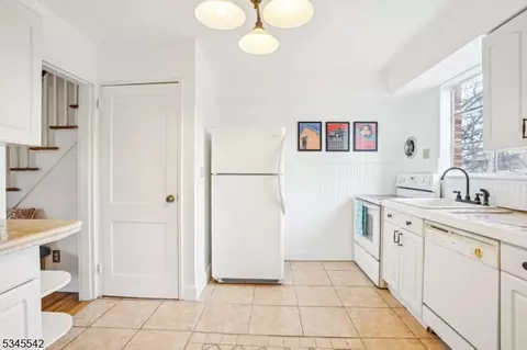 17 Troy Dr # B, Springfield, NJ 07081 photo 9
