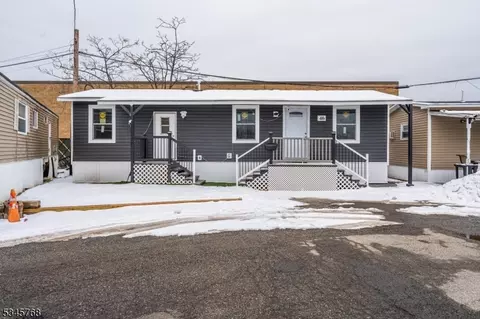 46 Helen Dr, Moonachie, NJ 07074