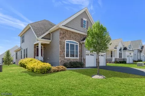 8 Shenandoah Pl, Somerset, NJ 08873