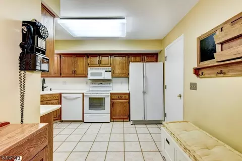 12 Stone Run Rd, Bedminster, NJ 07921 photo 4