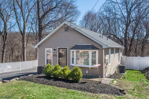 39 Decker Rd, Butler, NJ 07405