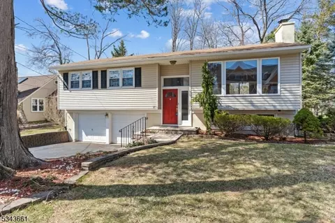 21 Heighwood Trl, Sparta, NJ 07871