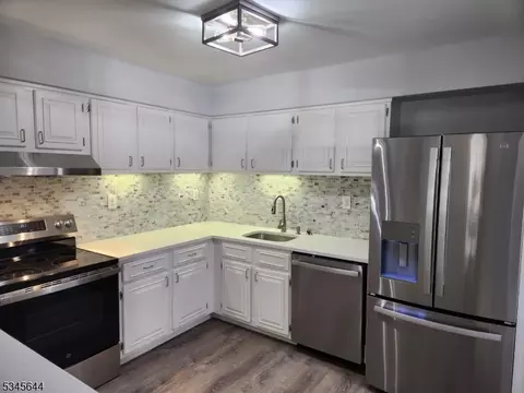 808 Eves Dr #2R, Hillsborough, NJ 08844