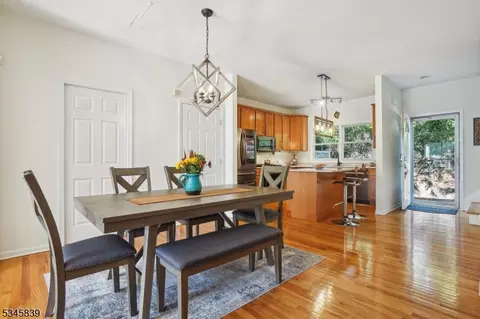 4 Riga Ct, Scotch Plains, NJ 07076
