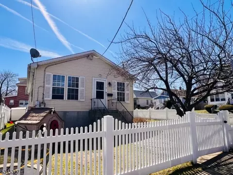 11 Milton Ave, Woodbridge, NJ 07095