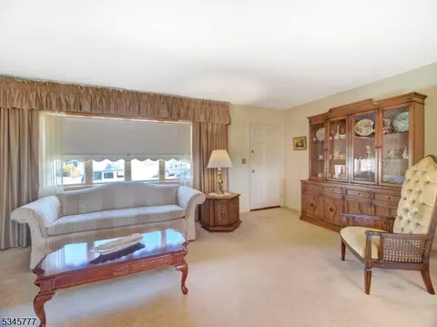 455 Greylock Pkwy, Belleville, NJ 07109