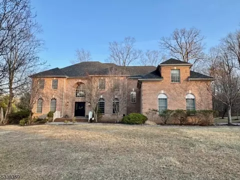 17 Darkwood Ct, Warren, NJ 07059