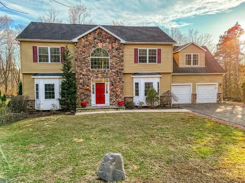 64 Mosher Rd, Princeton, NJ 08540