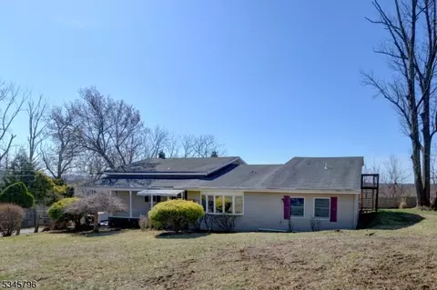 15 Sunrise Ln, Lincoln Park, NJ 07035