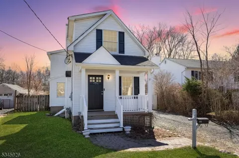 343 Morris St, Stirling, NJ 07980