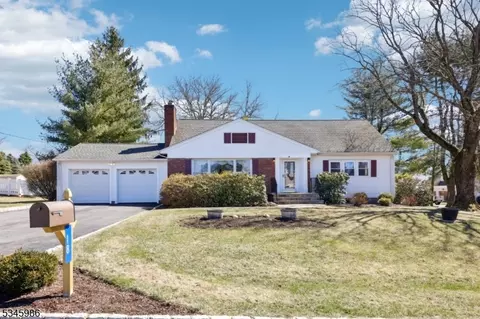 18 Mostyn Rd, Randolph, NJ 07869