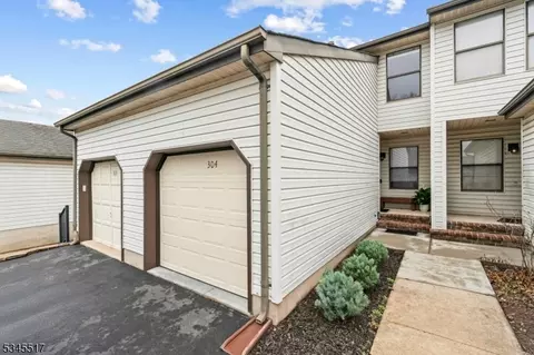 304 Larch Ct, Flemington, NJ 08822