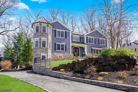 10 Little Wolf Rd, Summit, NJ 07901