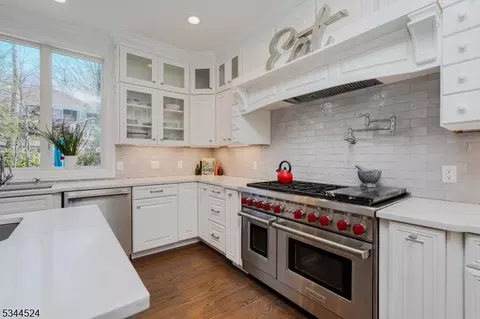 10 Little Wolf Rd, Summit, NJ 07901 photo 17