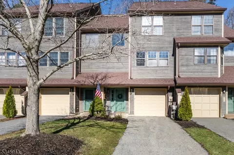 17 Quincy Ln # G, West Milford, NJ 07480