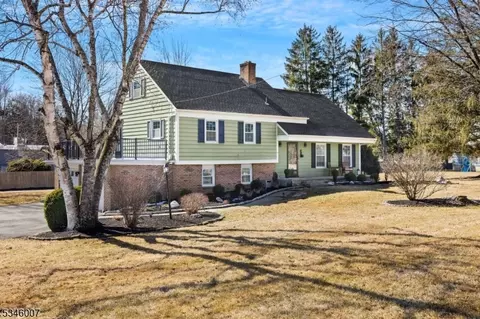 11 Manor Dr, Newton, NJ 07860