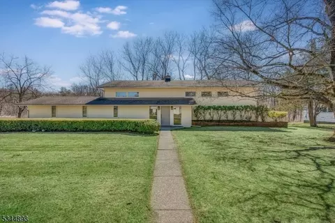 20 Glenside Ave, Hamburg, NJ 07419