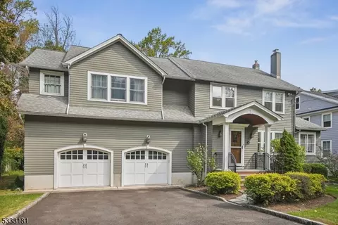 17 Woodcliff Dr, Madison, NJ 07940