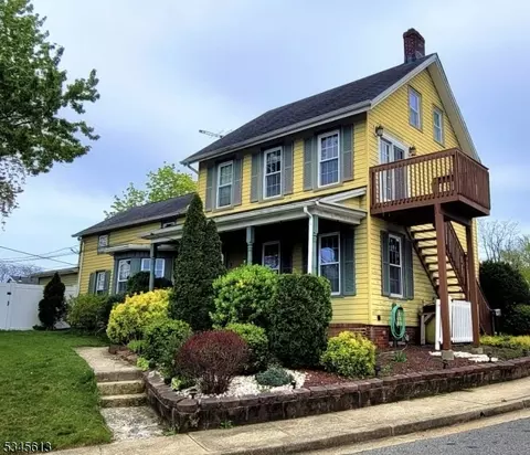 3 Larsen Ln, Hazlet, NJ 07730