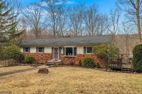 8 Lower Sunset Ter, Long Valley, NJ 07853