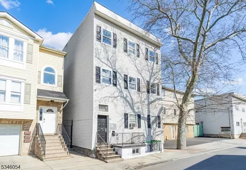 76 Vincent St, Newark, NJ 07105